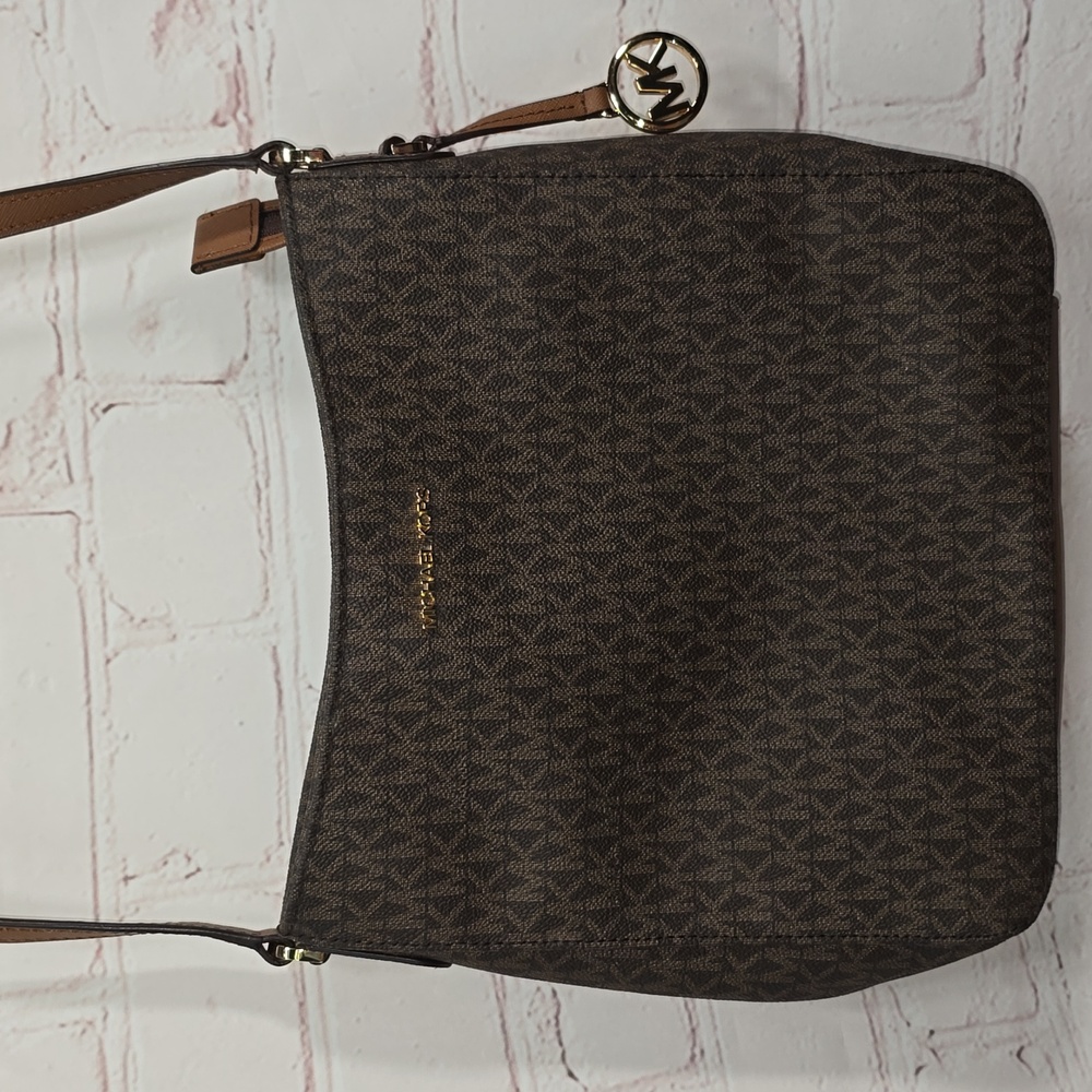 Michael Kors OutletJet Set Travel Large Logo Messenger Bag NWOT - Picture 2 of 16